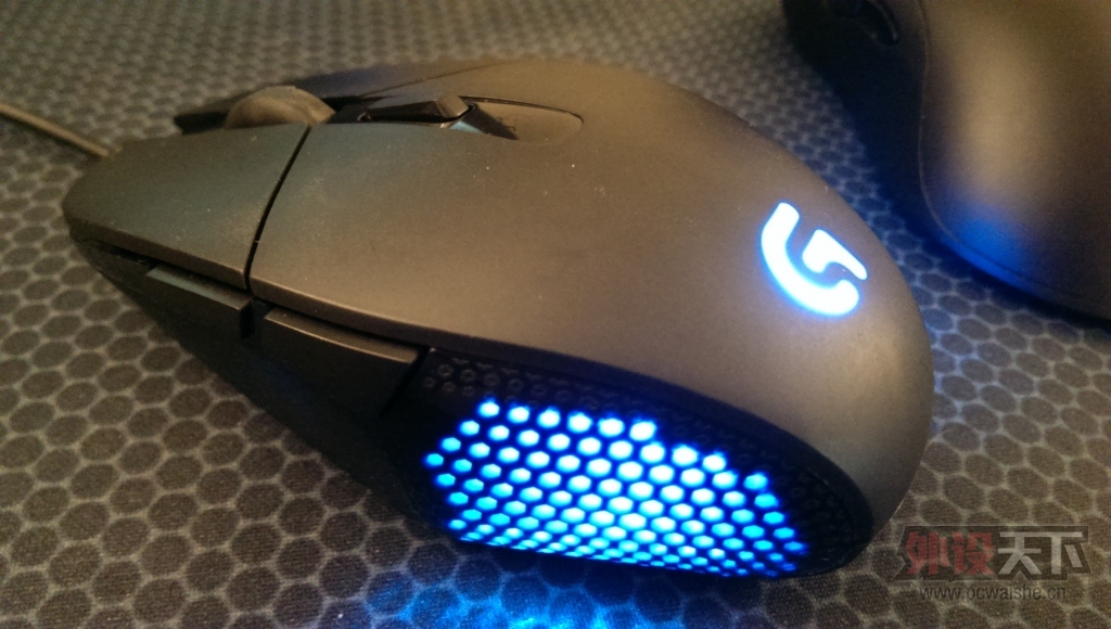 �޼�G302 MOBA��� ʵ����Ƭ���ˣ������ֶԱ����ȿ�����