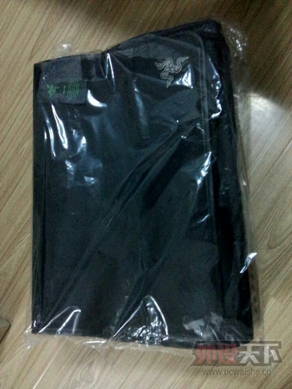 ���Ͼ���ȫ��Razer����Blade Pro����רҵ��17��ʼǱ����԰� ��ʹ��