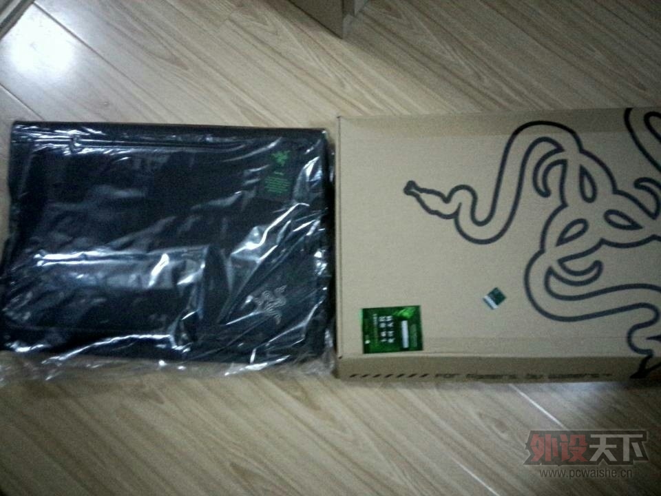 ���Ͼ���ȫ��Razer����Blade Pro����רҵ��17��ʼǱ����԰� ��ʹ��