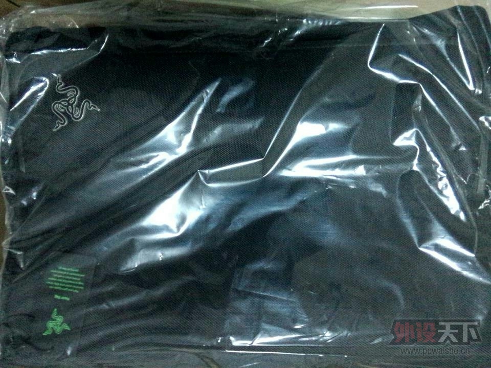 ���Ͼ���ȫ��Razer����Blade Pro����רҵ��17��ʼǱ����԰� ��ʹ��