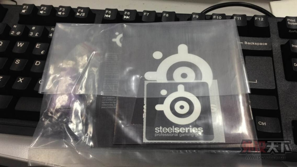 ��֣�ݡ�95/99�� ��� SteelSeries 6GV2 ���� ��е���� ��С��