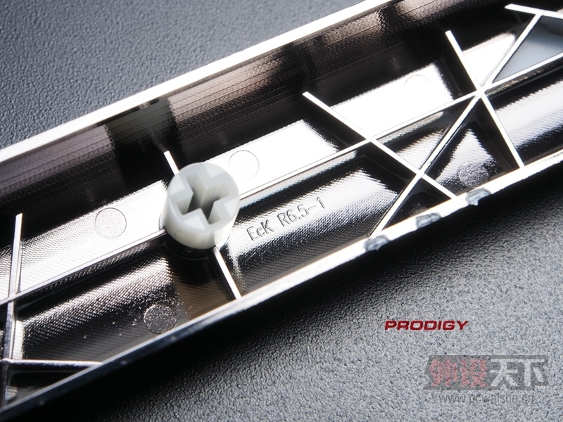 ���޿̽��е��� ���� ECK ��Ƽ�ñС��������ͭ��ɫ��