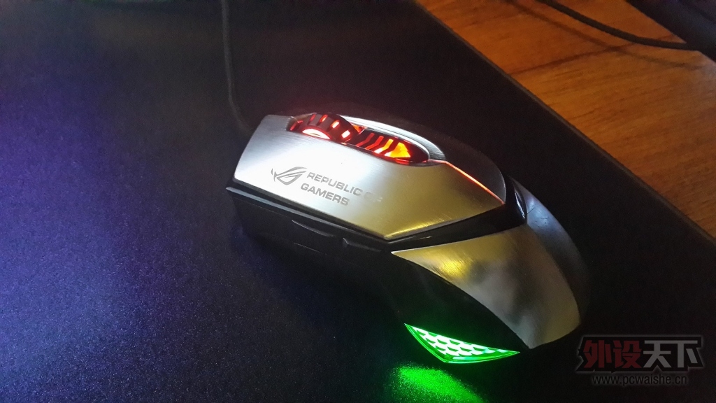 �����ա��������С���˶��ҹ���ASUS ROG GX1000������꣬ս����ɫ