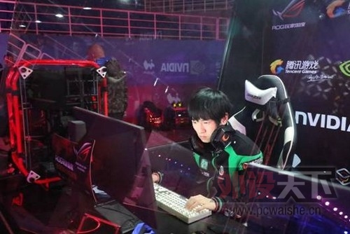 �ܾ���˳����Ļ Strix Pro�羺�����״�����