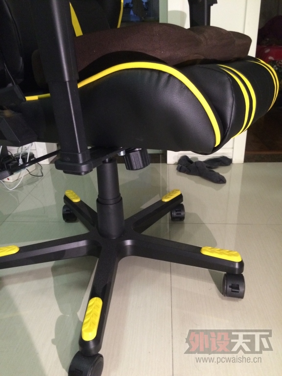 ���Ĵ��ɶ��������˹ DXRACER RS9
