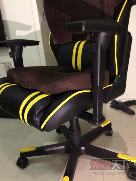 ���Ĵ��ɶ��������˹ DXRACER RS9