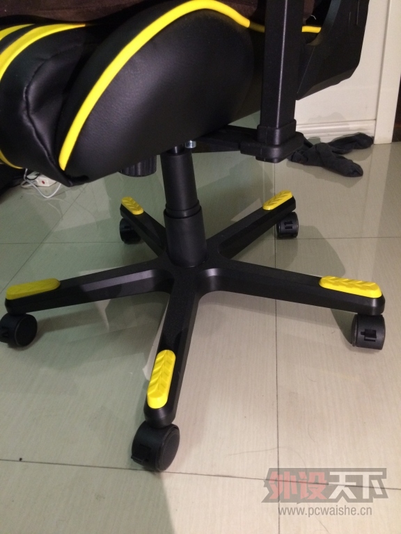 ���Ĵ��ɶ��������˹ DXRACER RS9