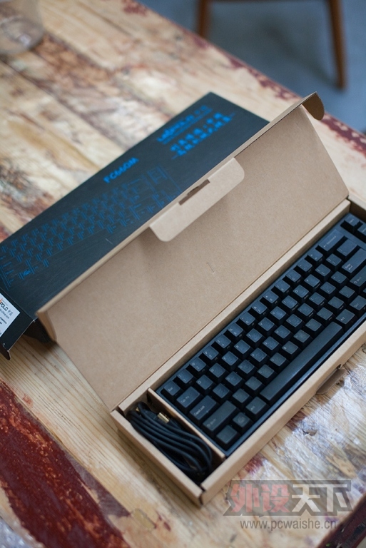 ��������Fc660m��Pure Pro�����ˡ�������vb660m�ɣ����ᣬ��ð�ɫ����Poker��ɫ��ñ