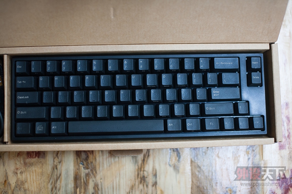 ��������Fc660m��Pure Pro�����ˡ�������vb660m�ɣ����ᣬ��ð�ɫ����Poker��ɫ��ñ