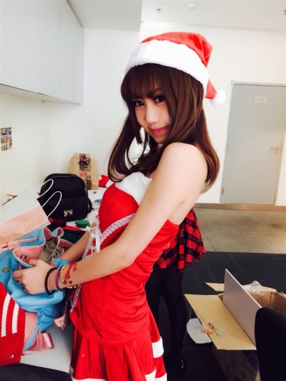 ʥ����������Ů�����Cosͼ��