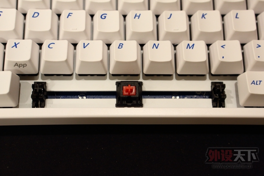 �����᡿�����Ե�������������а���Ұ������� IKBC F104�����ĵ�