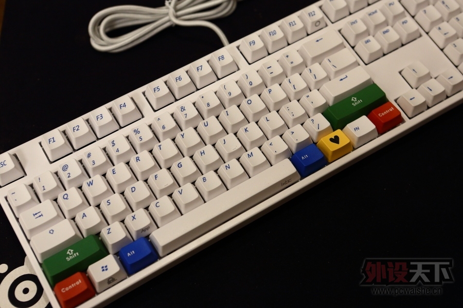 �����᡿�����Ե�������������а���Ұ������� IKBC F104�����ĵ�