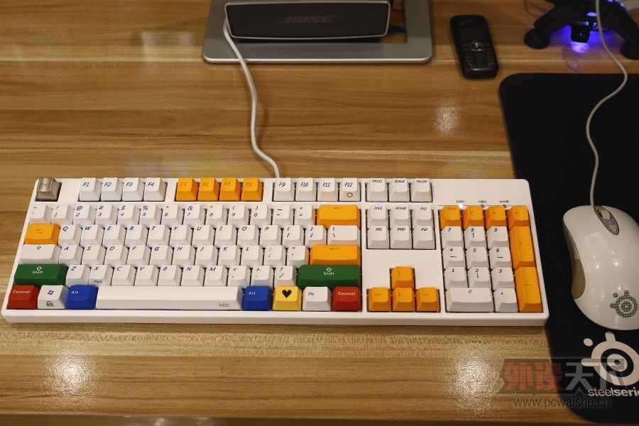 �����᡿�����Ե�������������а���Ұ������� IKBC F104�����ĵ�