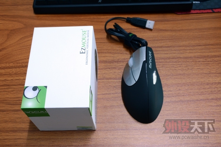 ����EZ2���»�������һֻ���ֺ�����š��Ա�С�С�