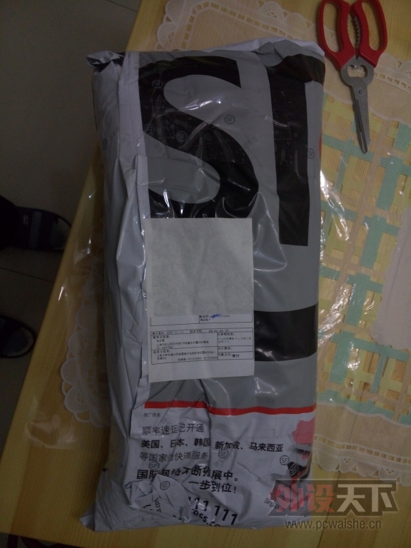 ɹɹ����յ��İ�ɫIKBC F104���ᣬ˳�����ñ