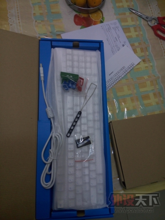 ɹɹ����յ��İ�ɫIKBC F104���ᣬ˳�����ñ