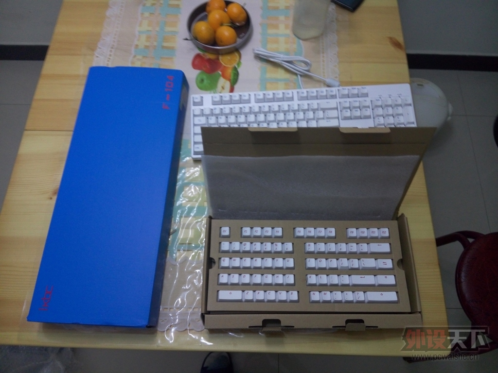 ɹɹ����յ��İ�ɫIKBC F104���ᣬ˳�����ñ