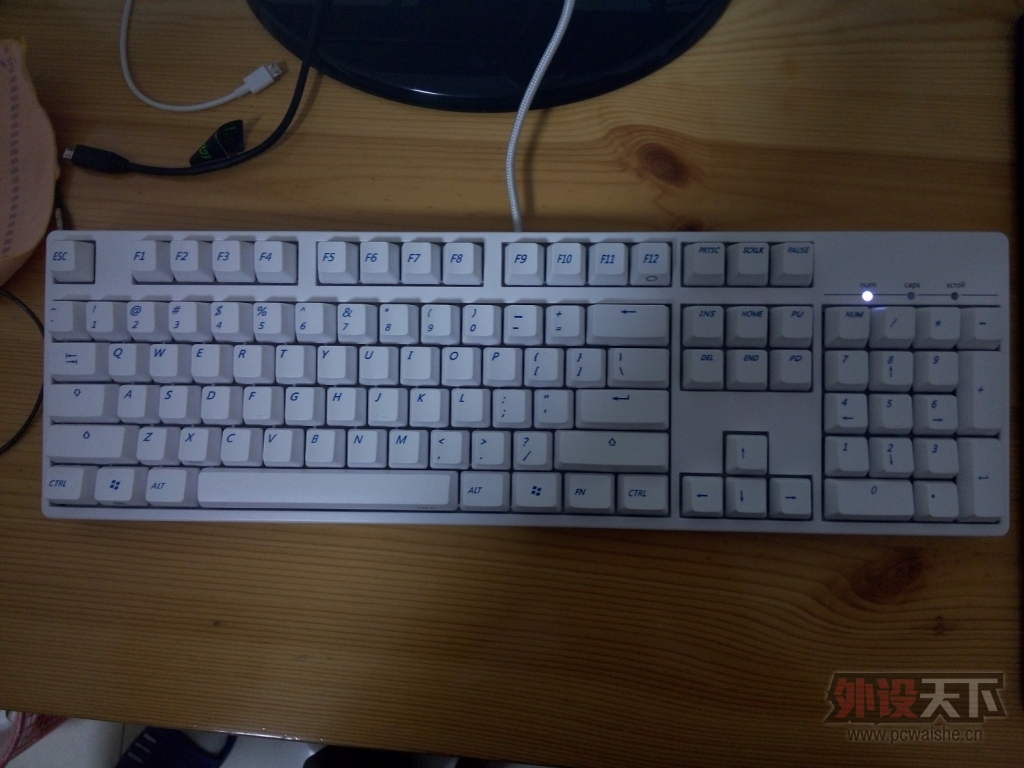 ɹɹ����յ��İ�ɫIKBC F104���ᣬ˳�����ñ