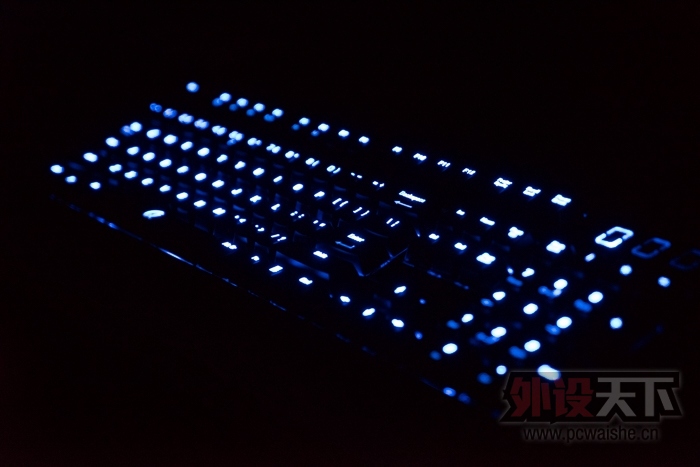 ����Ŭ�� QPAD MK-70�����