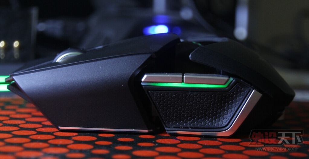 Razer���޲����� 3.jpg