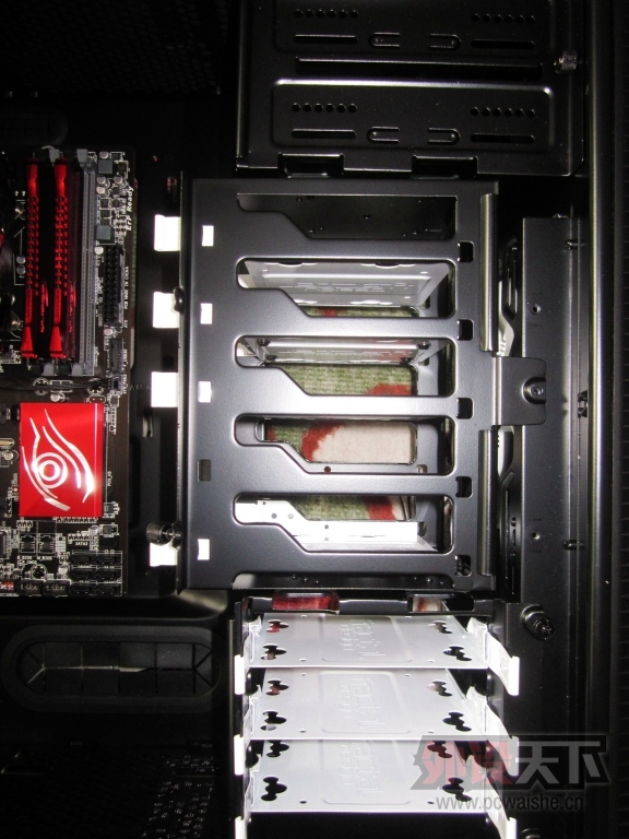 ��ŷ�ŵ������ѧ����Ի���������ںϡ���Fractal Design Define R5����[ԭ��]