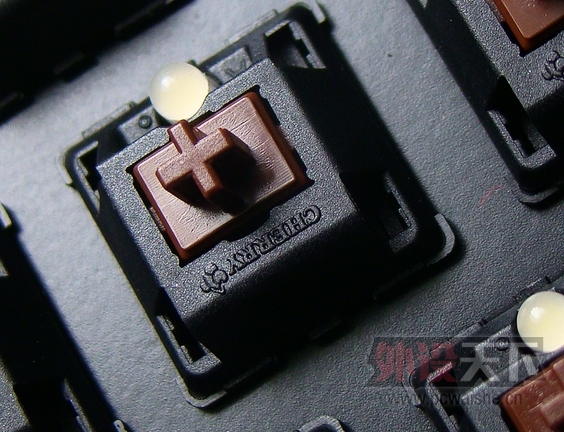 ������ �װض����콢 V800 CHERRY ԭ�������е��Ϸ����