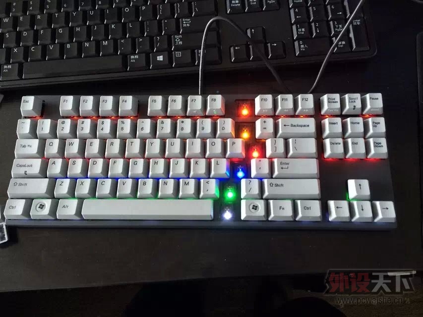 �յ���Varmilo87  ��ɫ��������⿪��~