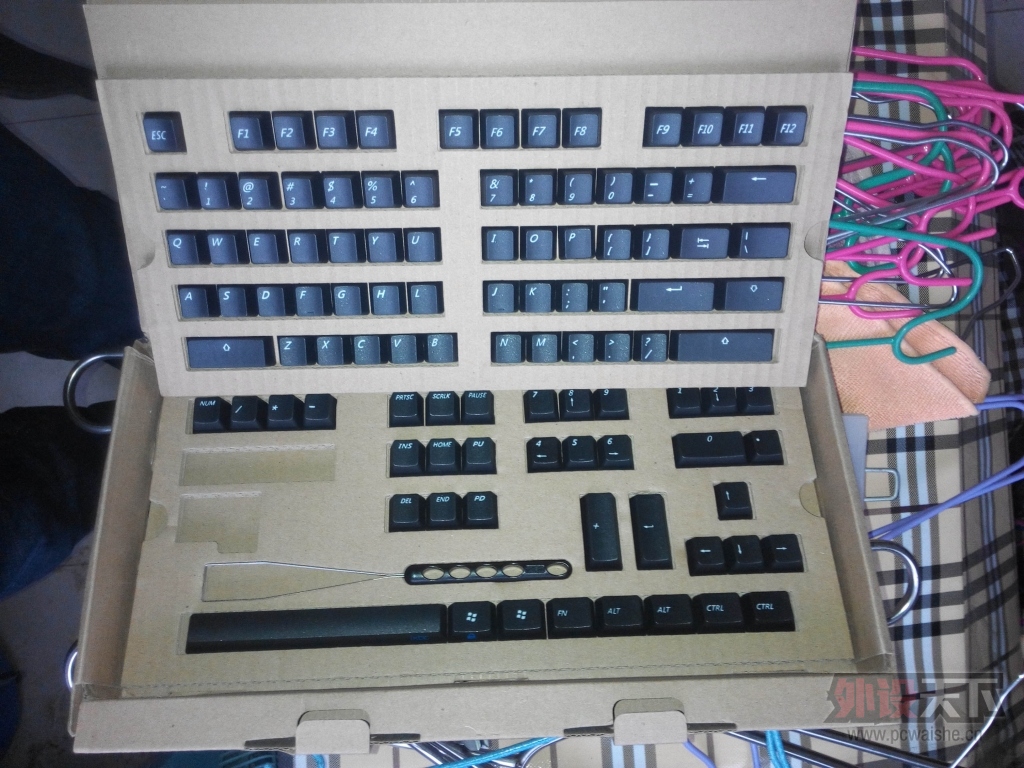 �����������衿IKBC�ڰ׶�ɫpbt��ñ��9.9�£�����