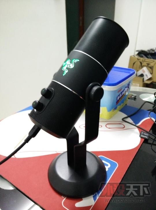 �����ݡ�95�� Razer ���� ħ������ Seiren USBרҵ�������