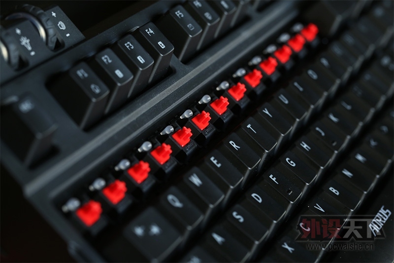 ������͵��ָ�  AORUS THUNDER K3��е��������