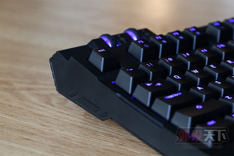 ������͵��ָ�  AORUS THUNDER K3��е��������