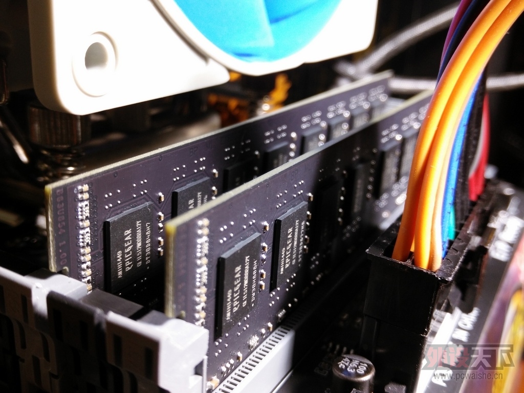 ����Z97X-UD3H����+Epicgear�켫1600MHzְҵ�羺�ڴ����ֳ�Ƶ����
