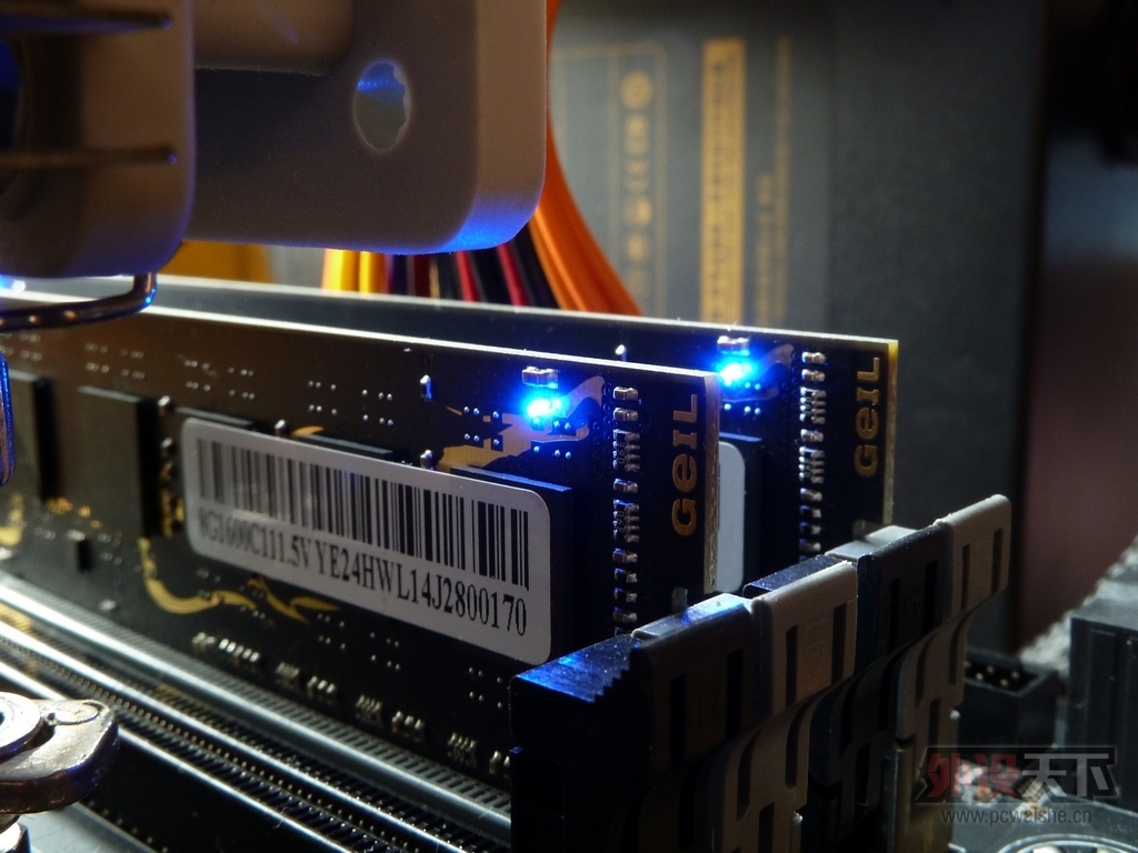����Z97X-UD3H����+Epicgear�켫1600MHzְҵ�羺�ڴ����ֳ�Ƶ����