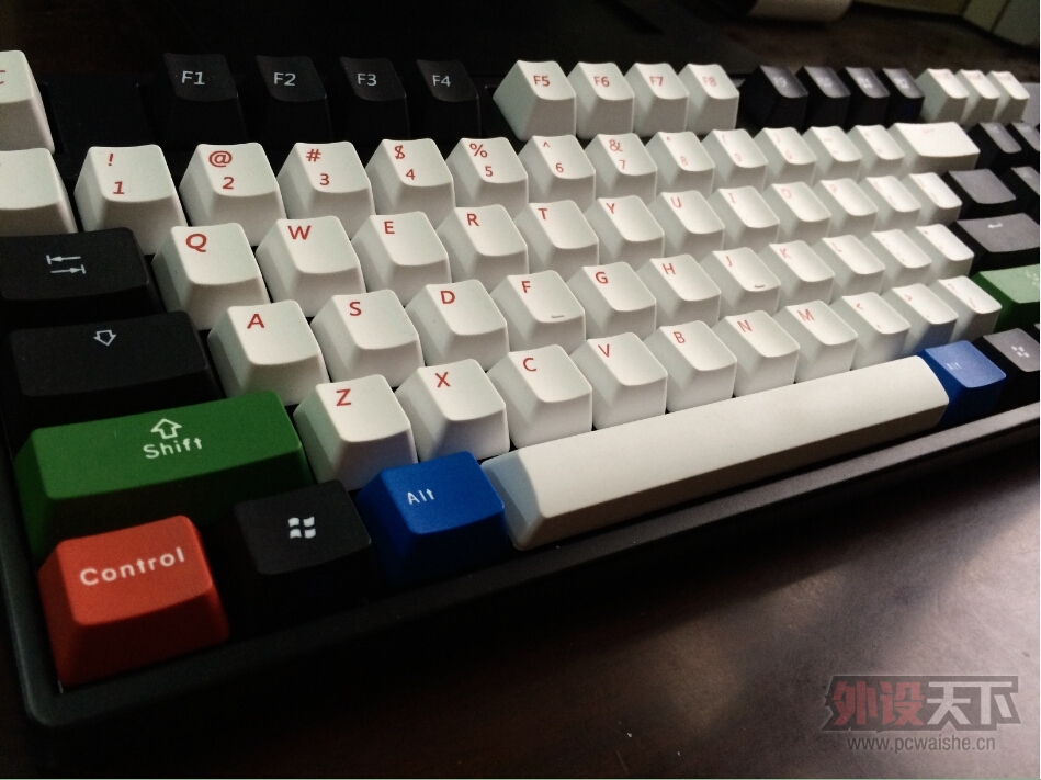 ���ѳ�����IKBCF104 ��ɫ����+һ�װ�ɫ��ñ+ľ�����