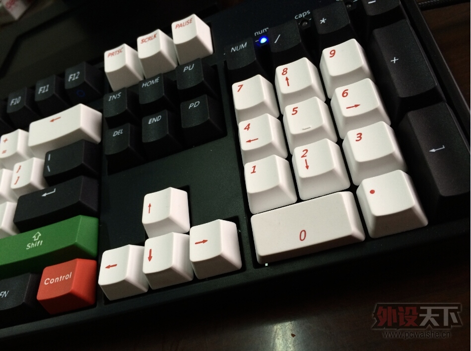���ѳ�����IKBCF104 ��ɫ����+һ�װ�ɫ��ñ+ľ�����