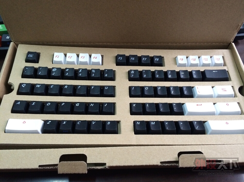 ���ѳ�����IKBCF104 ��ɫ����+һ�װ�ɫ��ñ+ľ�����