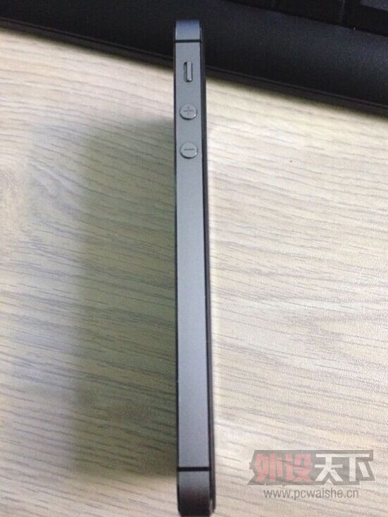 [�ɶ�]IPHONE5S ���е���16G��ɫ 2199