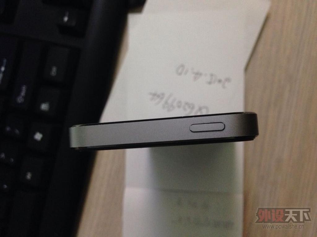 [�ɶ�]IPHONE5S ���е���16G��ɫ 2199