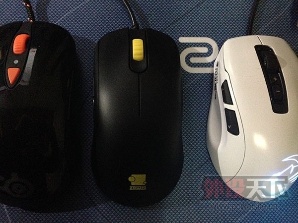 ���Ϻ���ZOWIE FK2��꣬JVC FXH30 �������