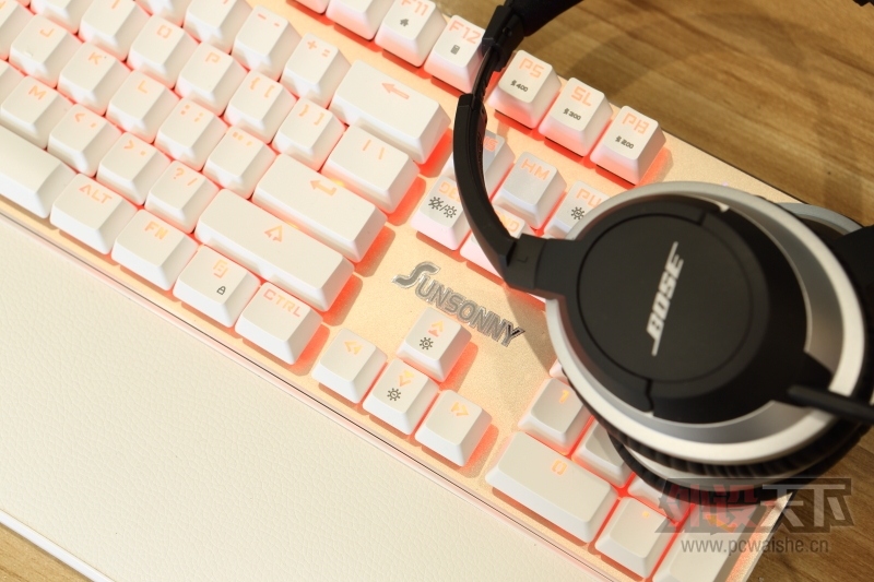 �����᡿��Ϸ����֮ɭ�������ЫV628 RGB �����