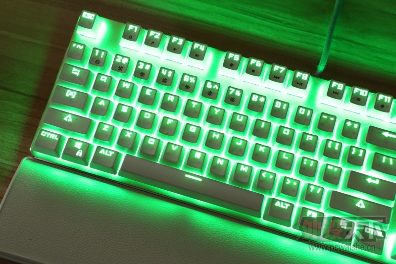 �����᡿��Ϸ����֮ɭ�������ЫV628 RGB �����