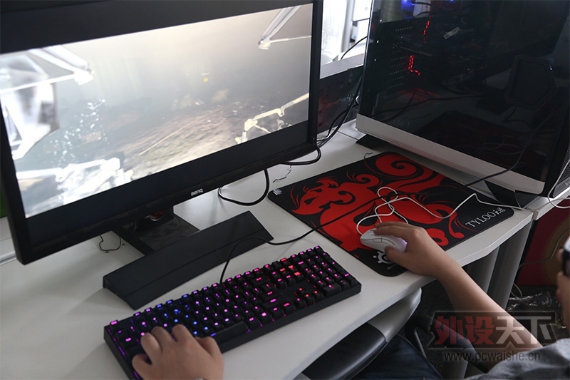 �����������׷����������𼫹�100c˫ɫ�����е��������