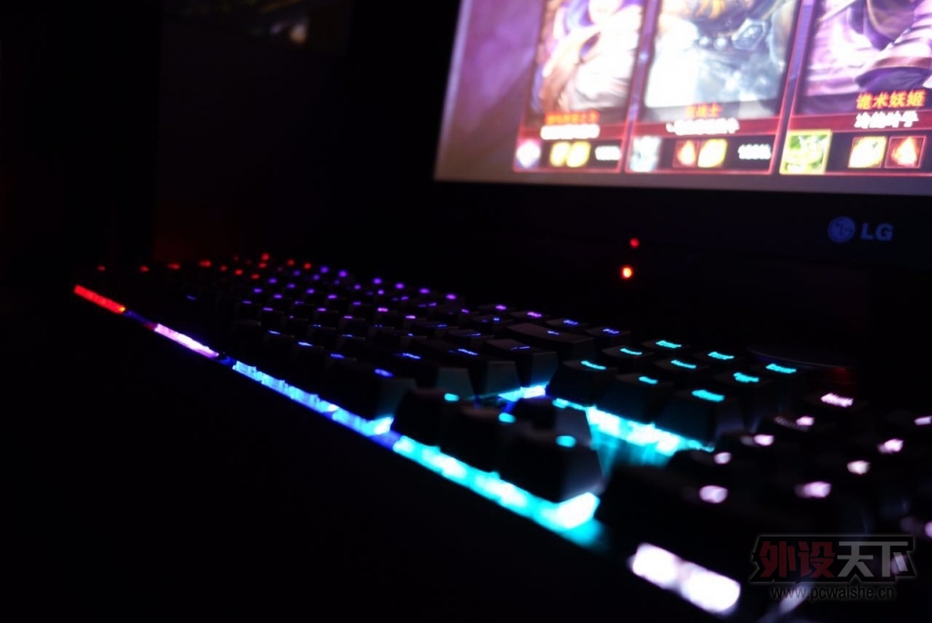 ���Ϻ��������� K70 RGB ���� 9�� 1200��˳���