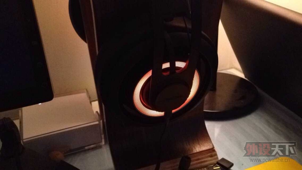 ���Ĵ��ɶ������SteelSeries����������Elite��Ӣprism