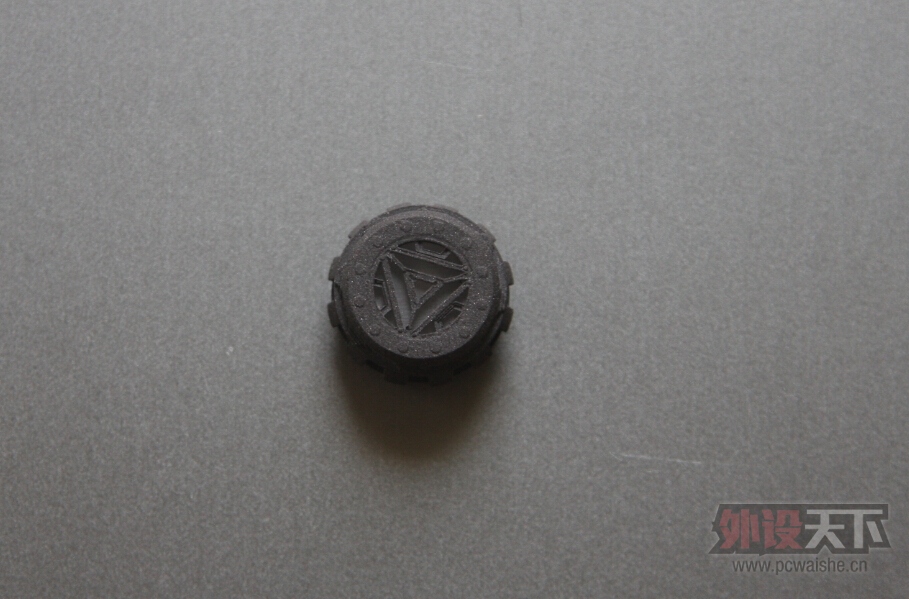 D04C)~IW6Q%)}H_PH0`UN83.jpg