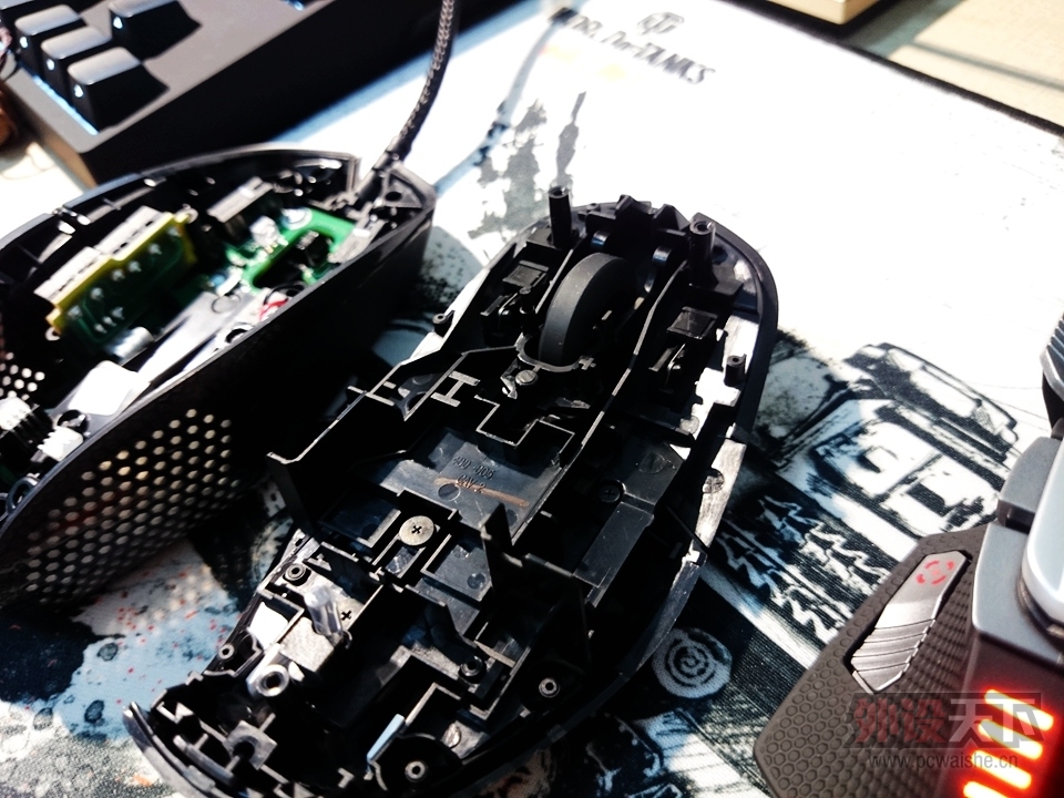�������� ����С�󡪡������հ��޼�G303��Logicool G303��