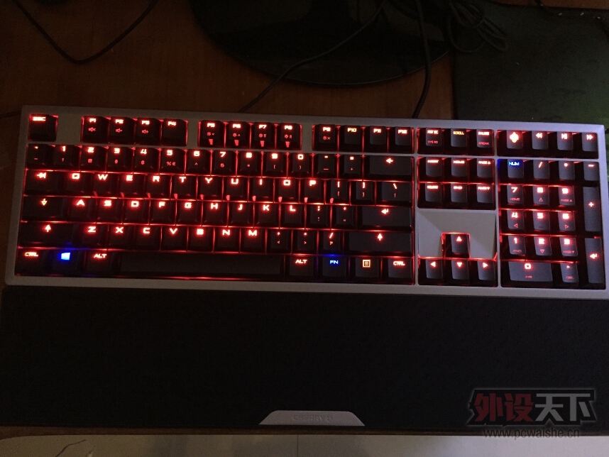 QQ��ͼ20150613233916.jpg