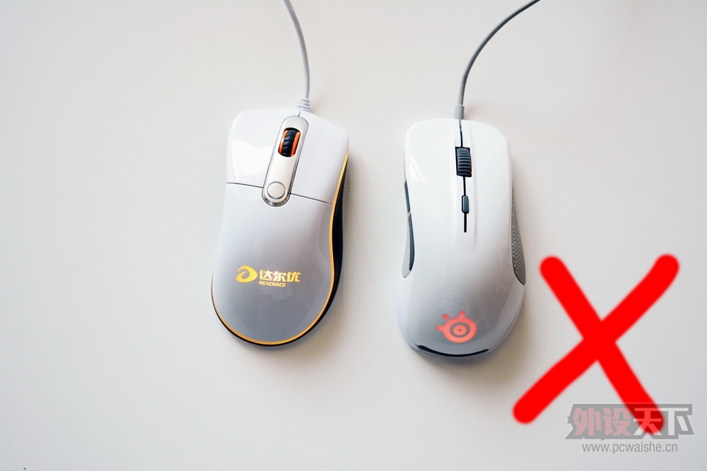 ��������PMW3310����ڰ�ɫ�����ϵļ�����С����