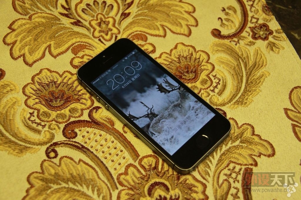 ����������һ��iPhone 5s 16G ��ɫ ���� ��ͨ�� A1528 ��˵Ʊȫ δ���� 2300����