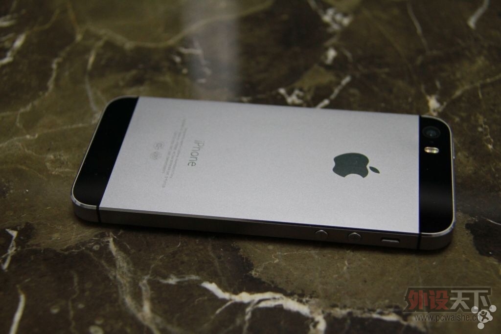 ����������һ��iPhone 5s 16G ��ɫ ���� ��ͨ�� A1528 ��˵Ʊȫ δ���� 2300����
